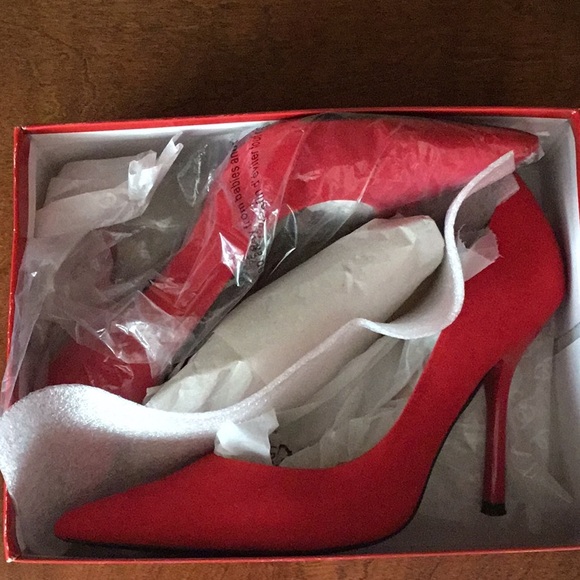 Guess Cadeo 3 Medium Red Febric Heels - Picture 6 of 8